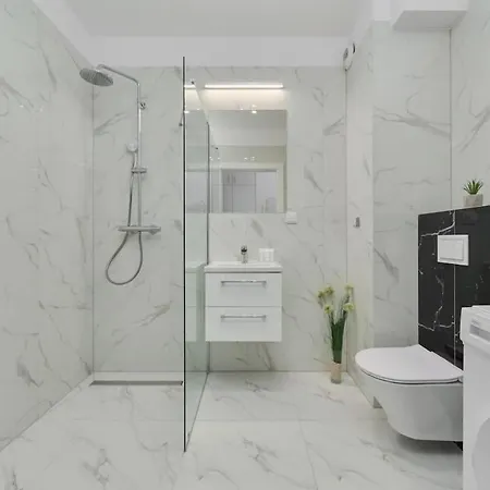 Apartman Cozy With Balcony In Very Close To Main Market Square By Renters